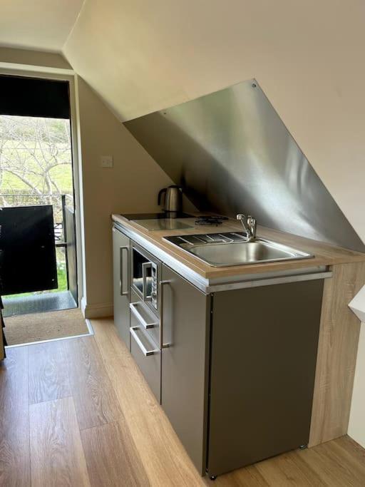 Little Studio Annexe Марлоу Экстерьер фото