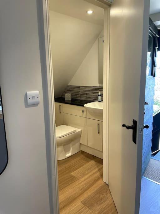 Little Studio Annexe Марлоу Экстерьер фото