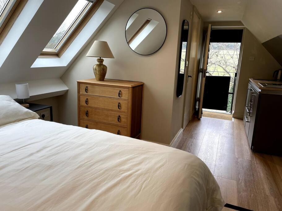 Little Studio Annexe Марлоу Экстерьер фото