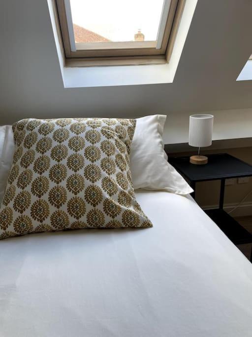 Little Studio Annexe Марлоу Экстерьер фото